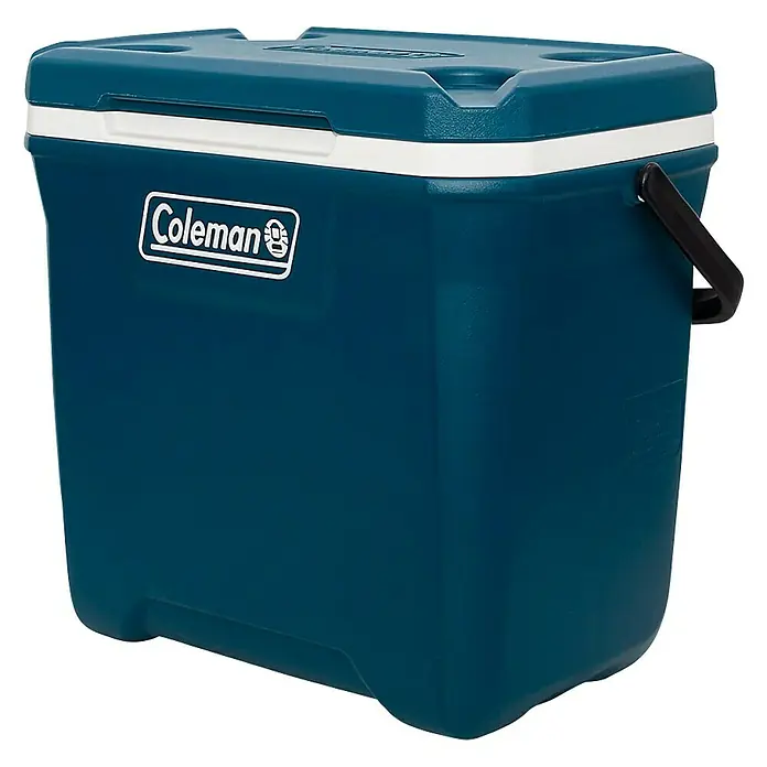 Coleman Kühlbox 28QT Xtreme™ - L x B x H: 31 x 43 x 47 cm, Volumen: 26 l, Blau - Abbildung eines blauen Coleman Kühlers mit weißem Deckelrand und schwarzem Griff, ideal zum Frischhalten von Speisen und Getränken.