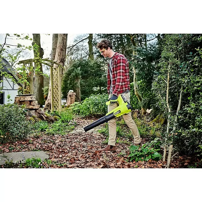 Ryobi ONE+ Akku-Laubbläser RY18BLA-0 - 18 V, Ohne Akku, Blasgeschwindigkeit: 145 km/h, Blasleistung: 7,1 m³/min - Anwendungsbeispiel