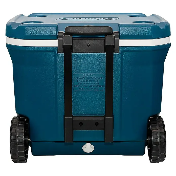 Coleman Kühlbox 50QT Xtreme™ - L x B x H: 43 x 49 x 65 cm, Volumen: 47 l, Blau - Rückansicht eines blauen Kühlers mit Rädern und ausziehbarem Griff für einfachen Transport und Kühlung von Speisen und Getränken.