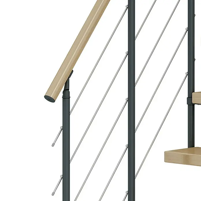Dolle Mittelholmtreppe DublinBreite: 65 cm, Anthrazitgrau, 1/4-gewendelt, Farbe Stufen: Ahorn Natur, Geschosshöhe: 259 cm - 315 cm, Edelstahlgeländer - Detailaufnahme eines modernen Treppengeländers mit Edelstahlseilen und einem hellen Holzhandlauf. Das Geländer wirkt minimalistisch und elegant.