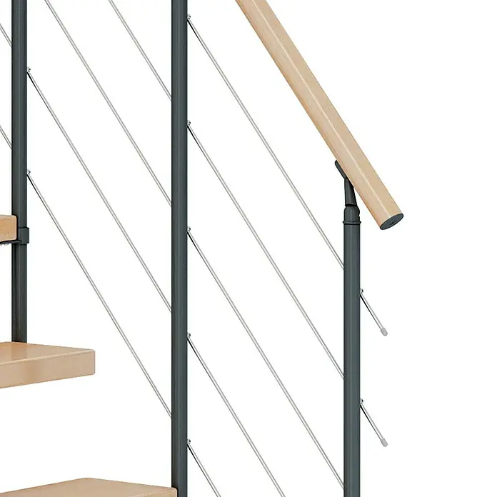 Dolle Mittelholmtreppe DublinBreite: 65 cm, Anthrazitgrau, 1/4-gewendelt, Farbe Stufen: Buche Natur, Geschosshöhe: 278 cm - 337 cm, Edelstahlgeländer - Nahaufnahme einer eleganten Treppe mit modernen Geländerstäben aus Stahl und einem hellen Holzhandlauf, der für Sicherheit und Stil sorgt.
