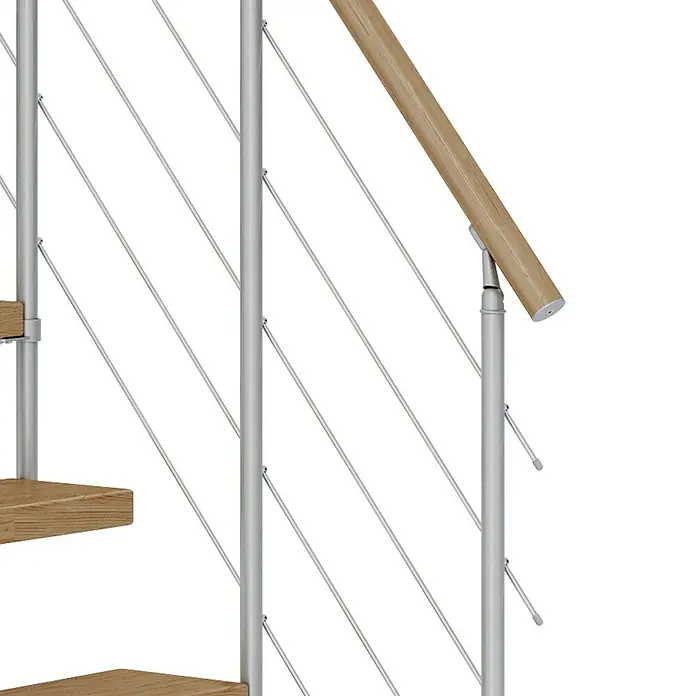 Dolle Mittelholmtreppe DublinBreite: 65 cm, Perlgrau, Gerade, Farbe Stufen: Eiche Natur, Geschosshöhe: 259 cm - 315 cm, Edelstahlgeländer - Eine Detailaufnahme eines Treppengeländers mit Holzhandlauf und silbernen Metallstreben, das ein modernes Design zeigt.