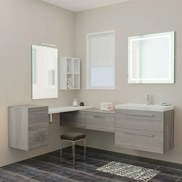 Camargue Espacio Badmöbel-Set X27 - 160 x 200 cm, Gama weiß glänzend - Ein Badezimmer mit einem Waschtischunterschrank in Holzoptik, einem Spiegel und einem kleinen Hocker, der einen modernen und stilvollen Look erzeugt.