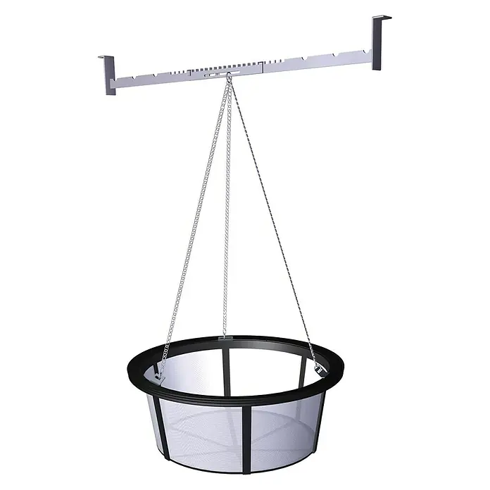 Garantia ProLine Zisterne Komplettpaket Columbus - Gesamt Fassungsvermögen: 6.500 l, Mit Pumpe, Filterfeinheit: 0,5 mm - Hängekorb mit schwarzem Rand und Aufhängung. Der Korb hängt an einer Kette von einer Halterung, die an der Decke befestigt ist.