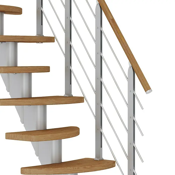 Dolle Mittelholmtreppe Berlin - Breite: 64 cm, Variabel, Perlgrau, Farbe Stufen: Eiche Natur, Geschosshöhe: 240 cm - 292 cm - Nahaufnahme einer Wendeltreppe mit Holzstufen und einem modernen Geländer aus Edelstahl. Stilvolles und funktionales Design für Innenräume.