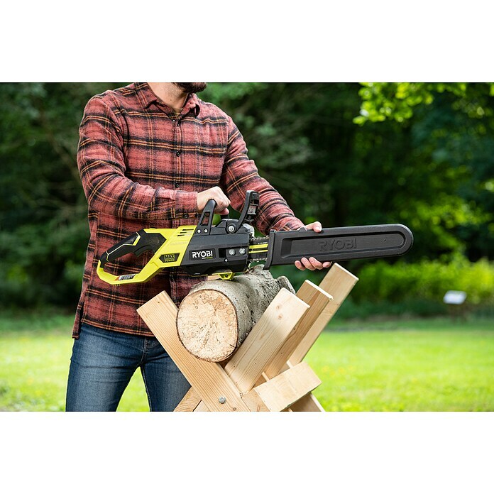 Ryobi Max Power Akku-Kettensäge RY36CSX30B-036 V, Li-Ionen, Ohne Akku, Schwertlänge: 30 cm Use Shot