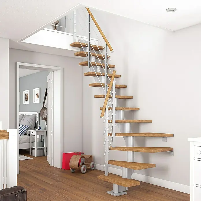 Dolle Mittelholmtreppe Frankfurt - Breite: 65 cm, 1/4-gewendelt, Perlgrau, Farbe Stufen: Eiche Natur, Geschosshöhe: 259 cm - 301 cm - Die elegante Wendeltreppe aus Holz und Stahl ist ein echter Hingucker. Die Treppe fügt sich nahtlos in das moderne Interieur ein.