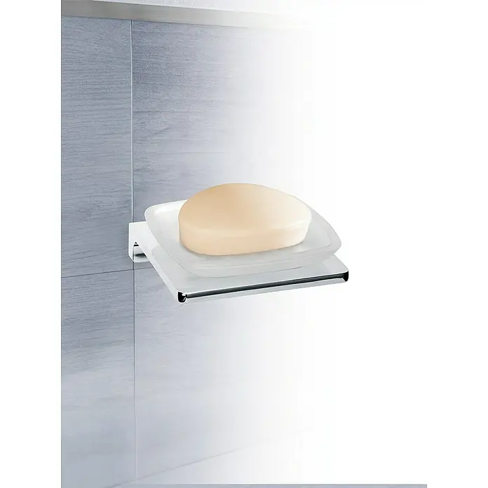 Phoenix Seifenschale - Mit Halterung, Metall, Chrom - Nahaufnahme einer Seifenschale mit Seife an einer gefliesten Wand im Badezimmer.