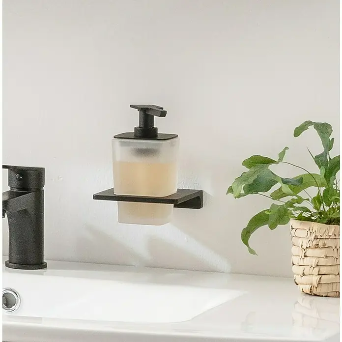 Lanzet Seifenspender - Metall, Schwarz - Elegantes Bad-Accessoire: Wandmontierter Seifenspender in modernem Design, ideal für jedes Badezimmer.
