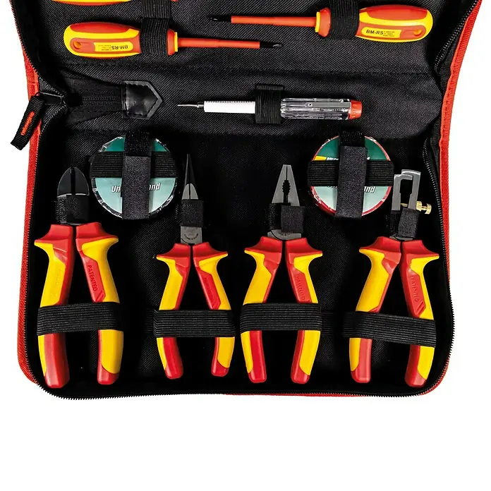 Brüder Mannesmann Schraubendreher-Set - 14 -tlg. - Werkzeugsatz in einer roten und schwarzen Werkzeugtasche mit diversen Schraubenziehern, Zangen und Rollen.