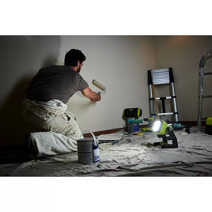 Ryobi ONE+ LED-Akkustrahler RLFD18-0 - 18 V, Ohne Akku, 1.800 lm - Anwendungsbeispiel