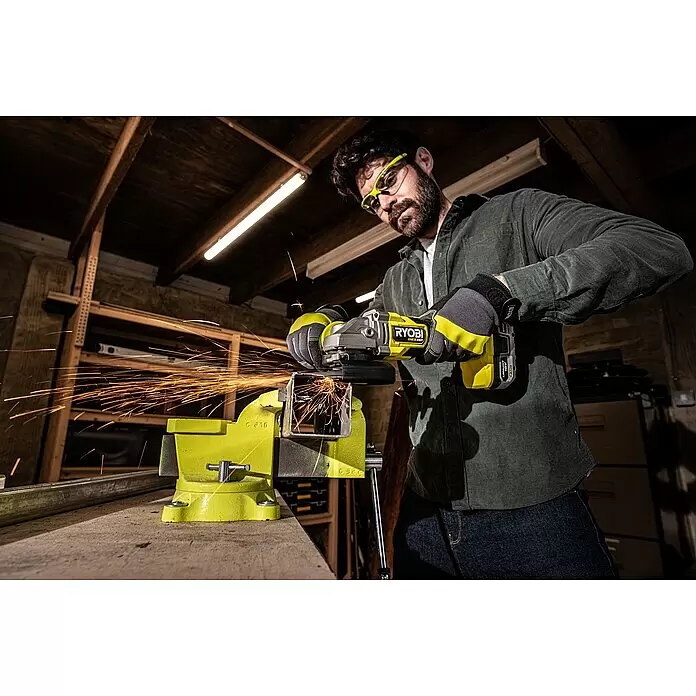Ryobi ONE+HP Akku-Winkelschleifer RAG18X-0 Performance - Ohne Akku, Durchmesser Scheibe: 125 mm - Anwendungsbeispiel