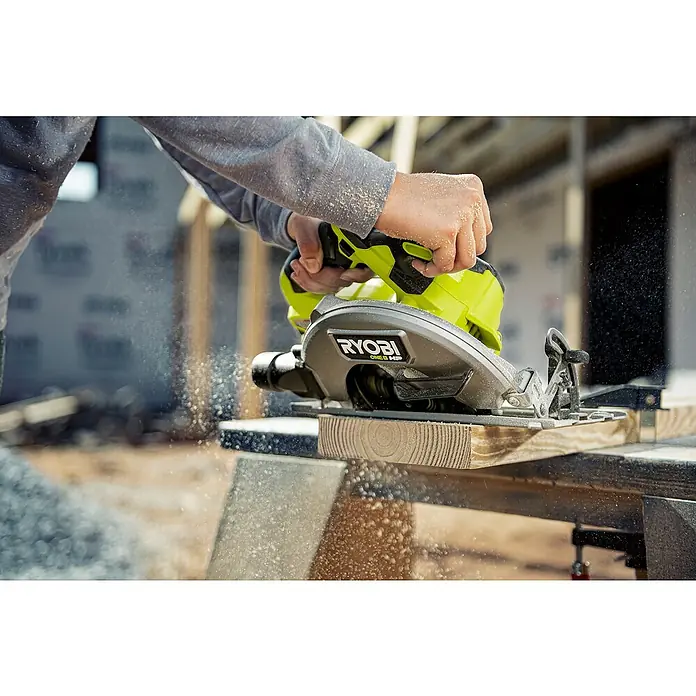 Ryobi ONE+HP Sierra circular de batería RCS18X - 18 V, Sin batería, 4.500 r.p.m. - La sierra circular inalámbrica Ryobi ONE+ HP corta la madera con precisión, perfecta para la construcción.