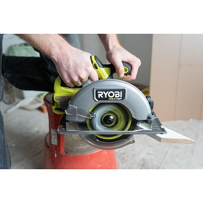 Ryobi ONE+HP Akku-Handkreissäge RCS18X-0 Performance18 V, Ohne Akku, 4.500 U/min Use Shot