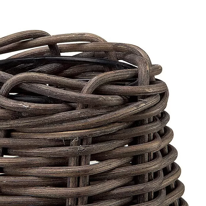 Home Sweet Home Lampenschirm Roseau - 12,5 cm, Dunkelbraun, Rattan, Oval - Nahaufnahme eines dunkelbraunen, grob geflochtenen Rattan-Korbes.