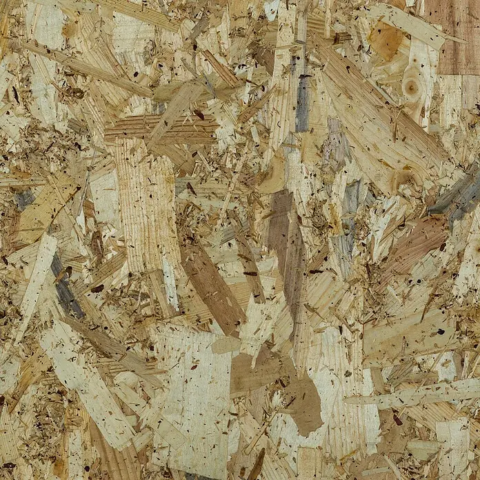 Tablero de OSB 3 - 2,5 m x 1,25 m x 18 mm - Primer plano de un tablero OSB, que muestra la textura y la composición del producto de madera.