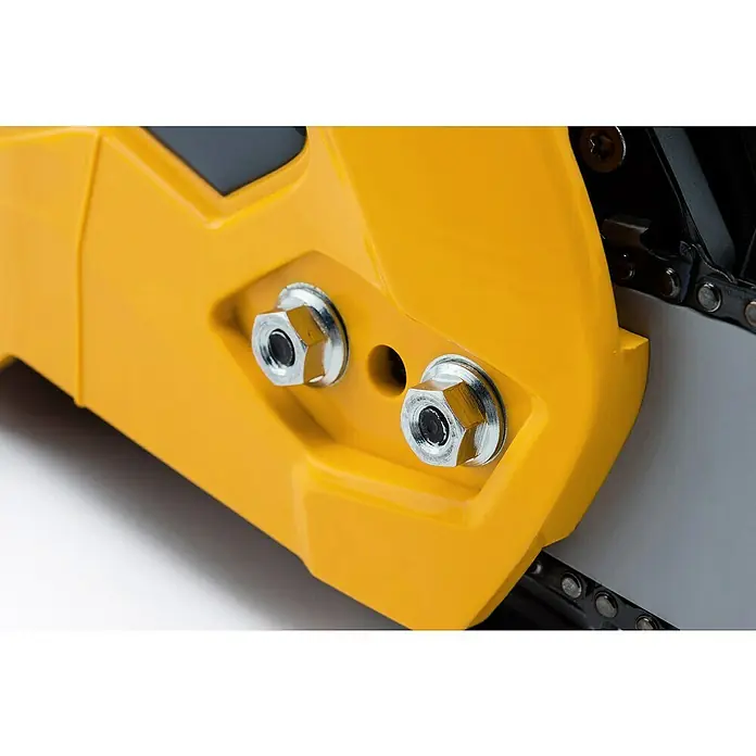 Stiga Benzin-Kettensäge CS 755 - 2,3 kW, 52 cm³, Schwertlänge: 45 cm - Nahaufnahme einer gelben Kettensäge mit zwei silbernen Schrauben und einer schwarzen Kette.