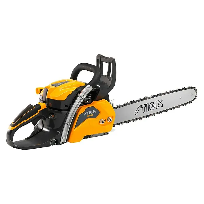 Stiga Benzin-Kettensäge CS 755 - 2,3 kW, 52 cm³, Schwertlänge: 45 cm - Nahaufnahme einer gelben und schwarzen STIGA SP 526 Kettensäge, die für ihre Leistung und ihr Design bekannt ist.