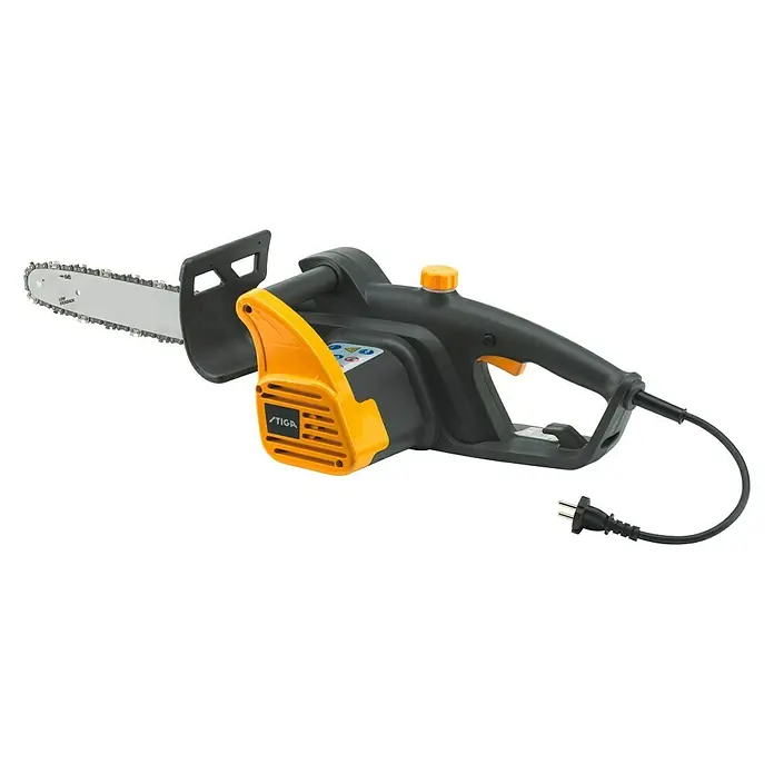 Stiga Elektro-Kettensäge CS 122c - 2.200 W, Schwertlänge: 40 cm - Eine elektrische Kettensäge der Marke STIGA, ideal für Baumschnittarbeiten und leichte Holzarbeiten im Garten. Die Kettensäge hat eine gelbe und schwarze Farbe.