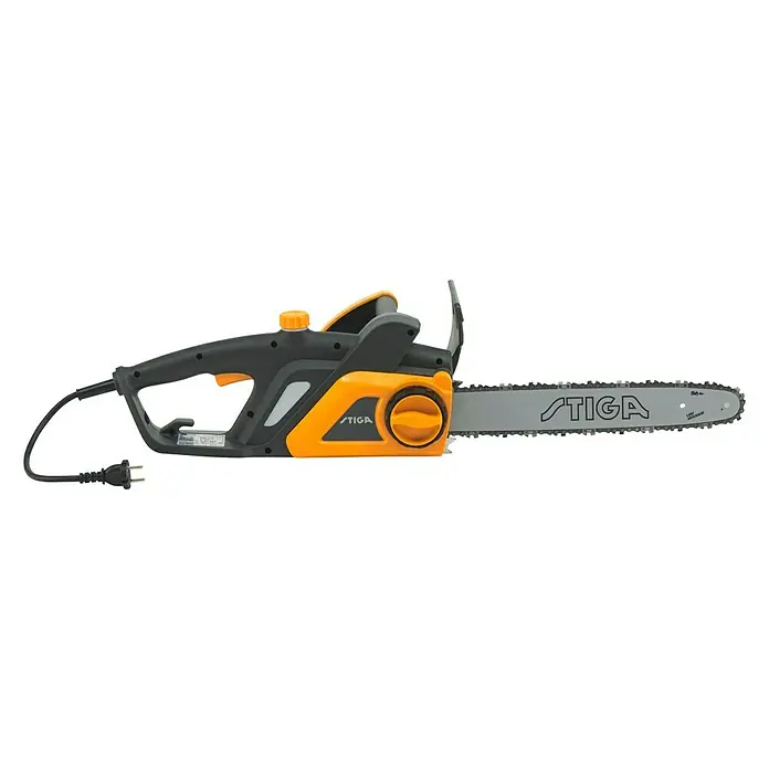 Stiga Elektro-Kettensäge CS 122c - 2.200 W, Schwertlänge: 40 cm - Elektrische Kettensäge von STIGA, ideal für Baumschnittarbeiten. Sie besticht durch ihr ergonomisches Design in Schwarz und Orange.