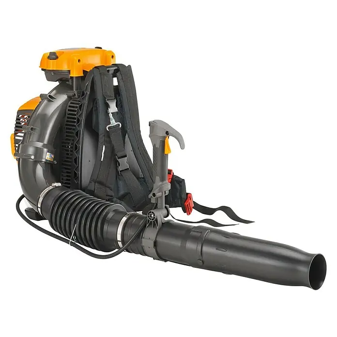 Stiga Benzin-Laubbläser BL 980 R - 3,1 kW, Blasgeschwindigkeit: 360 km/h, Blasleistung: 25 m³/min, 75,6 cm³ - Freistehende Abbildung eines Laubbläsers mit Rucksack, der für den Komfort des Benutzers konzipiert ist und sich ideal für die Gartenarbeit eignet.