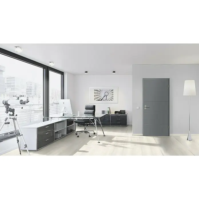 GetaDoor Lamineo Türzarge GLN 747 - 860 x 1.985 mm, Wandstärke: 145 mm, DIN Anschlag: Rechts, Staubgrau - Ein moderner Büroraum mit einem stilvollen, grauem Innentüren Design, das die klare Linien und das elegante Erscheinungsbild des Raumes unterstreicht.