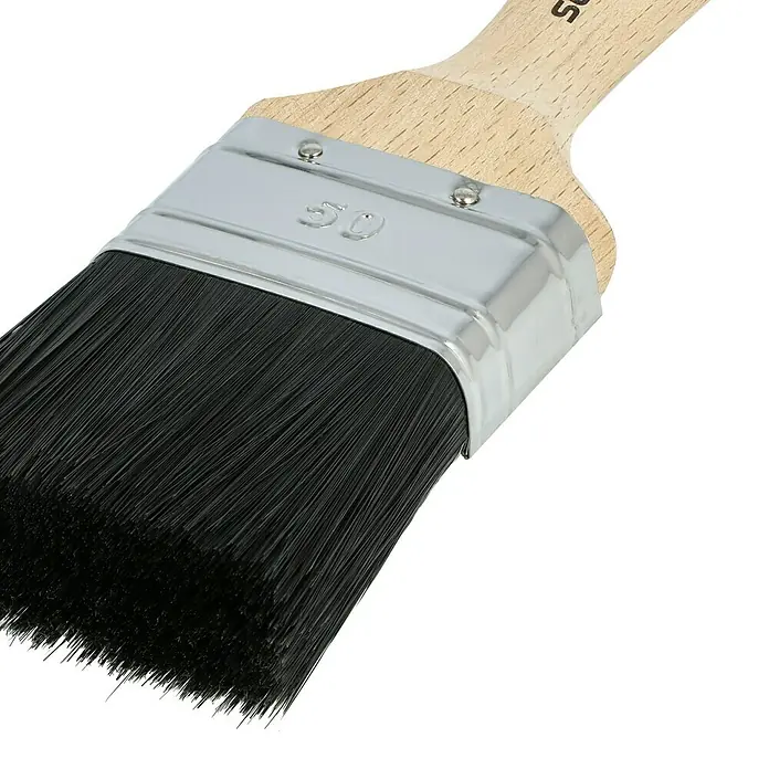 swingcolor Premium Flachpinsel Lack - Breite Borsten: 50 mm, All-in-one-Borsten, Naturholz - Nahaufnahme eines breiten, hochwertigen Malpinsels mit Holzgriff und schwarzen Borsten. Ideal für präzise Farbaufträge.