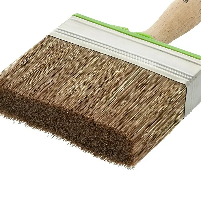 swingcolor Komfort Flächenstreicher - Breite Borsten: 100 mm, Hollestermischung, Naturholz - Nahaufnahme eines breiten Malpinsels mit Holzgriff, ideal für großflächige Anstriche.