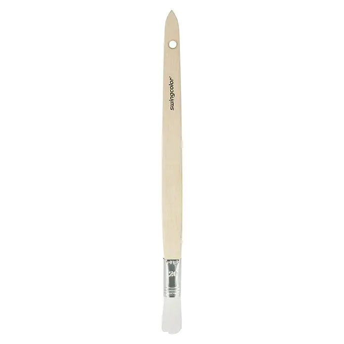 swingcolor Premium Plattpinsel - Breite Borsten: 20 mm, Gerade, Naturholz - Nahaufnahme eines Swingcolor-Flachpinsels mit hellem Holzgriff und silberner Zwinge für präzises Auftragen von Farbe.