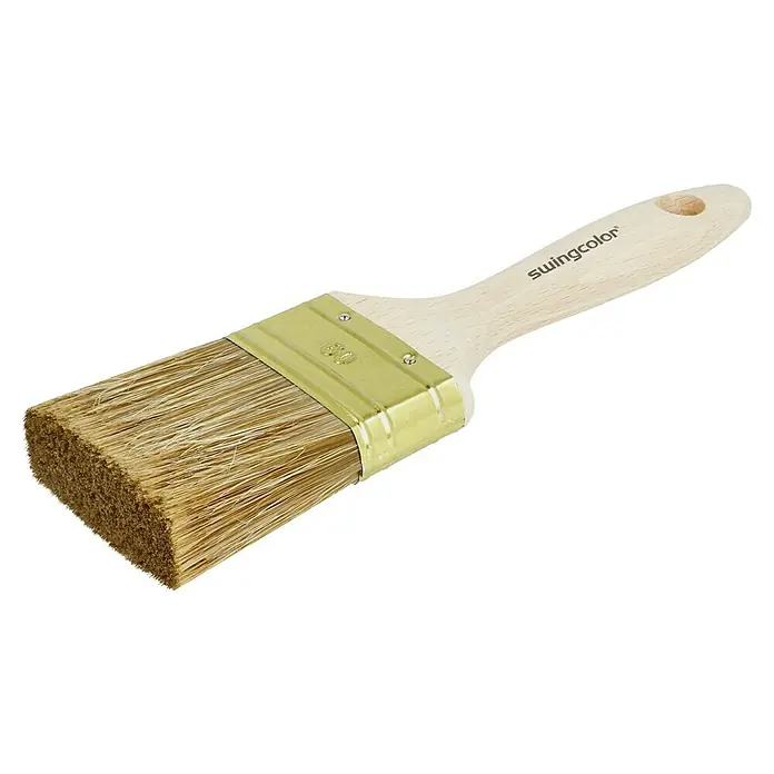 swingcolor Premium Lasur-Flachpinsel - Breite Borsten: 60 mm, Hollestermischung, Naturholz - Nahaufnahme eines Swingcolor-Pinsels mit Holzgriff und goldenem Metallband, ideal für präzise Anstriche und Farbarbeiten.