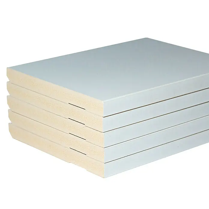 Rufete Rodapié MDF - 225 cm x 12 mm x 120 mm, Blanco, 5 ud. - Una pila de cuatro paneles sándwich, con una superficie blanca y un núcleo beige, ideal para la construcción y el aislamiento.