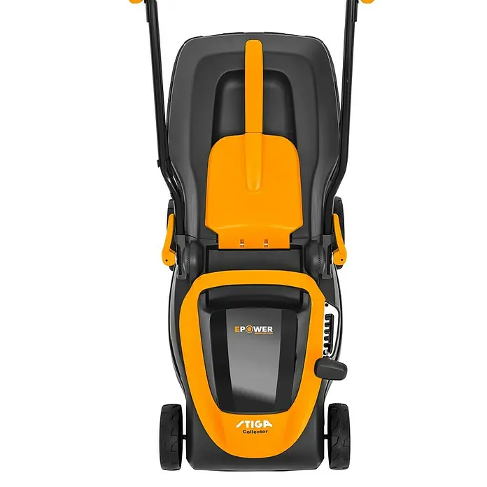 Stiga Akku-Rasenmäher Collector 136e - 2 Akkus, 2 Ah, Schnittbreite: 34 cm - Ansicht von oben des STIGA Collector Akku-Rasenmähers, ideal für jeden Garten. Der Rasenmäher ist in Schwarz und Orange gehalten.