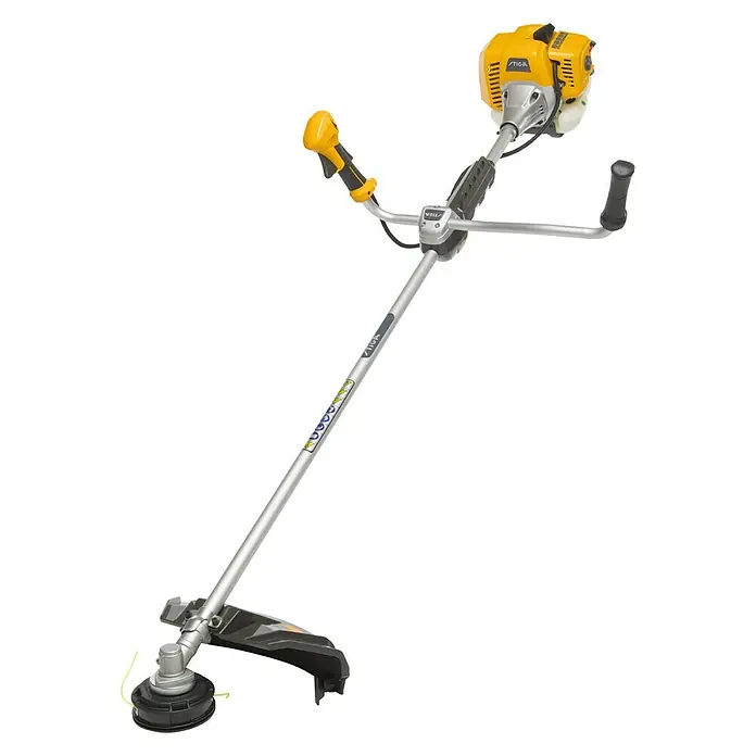 Stiga Benzin-Motorsense BC 545 B - 1.250 W, Schnittbreite Faden: 45 cm, Schnittbreite Messer: 25,5 cm - Abgebildet ist eine Stiga Motorsense, ein gelbes Gartengerät zum Trimmen von Gras und Gestrüpp. Ideal für Gartenarbeiten.