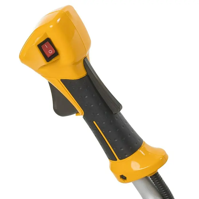 Stiga Benzin-Motorsense BC 545 B - 1.250 W, Schnittbreite Faden: 45 cm, Schnittbreite Messer: 25,5 cm - Nahaufnahme des gelben Trimmergriffs mit schwarzem Griffbereich, rotem Ein-/Ausschalter und Detailansicht des Kabels.