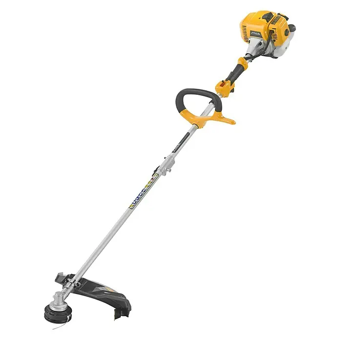 Stiga Benzin-Motorsense BC 330 A - 700 W, Schnittbreite Faden: 43 cm, Schnittbreite Messer: 25,5 cm - Abgebildet ist ein gelber und silberner Stiga Rasentrimmer mit einem Griff zur einfachen Gartenarbeit. Das Gerät ist ideal zum Trimmen von Rasenkanten.
