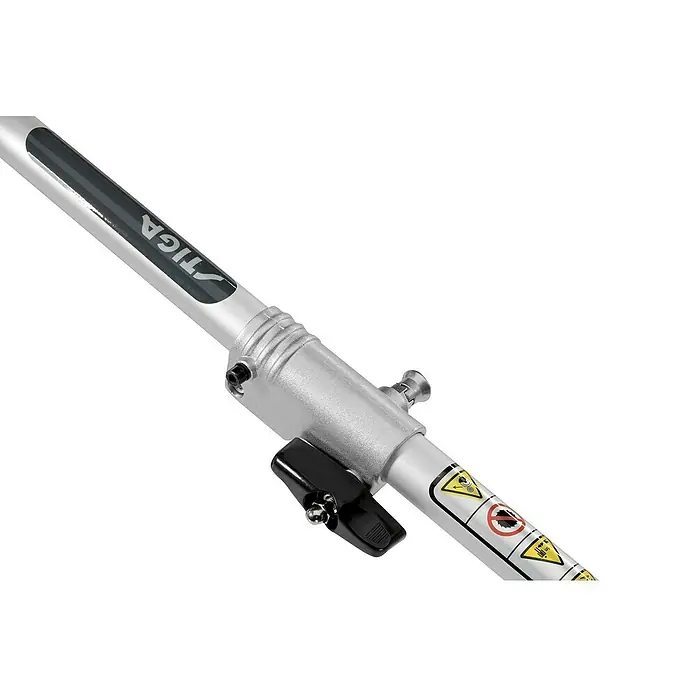 Stiga Benzin-Motorsense BC 330 A - 700 W, Schnittbreite Faden: 43 cm, Schnittbreite Messer: 25,5 cm - Detailaufnahme eines silbernen STIGA-Rasentrimmers mit schwarzem Griff und Warnhinweisen am Schaft.
