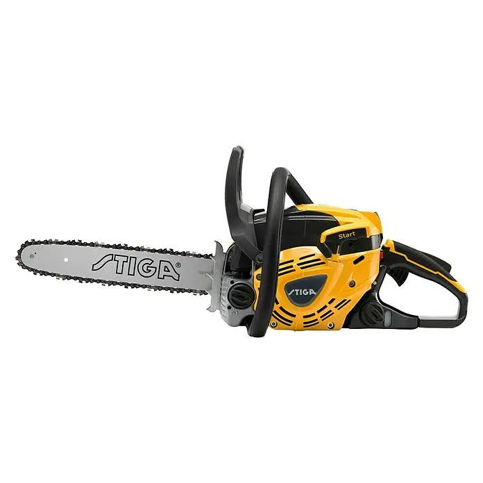 Stiga Benzin-Kettensäge CS 540 - 1,6 kW, 38,5 cm³, Schwertlänge: 35 cm - Diese Abbildung zeigt eine gelbe Stiga Motorsäge auf schwarzem Hintergrund, ideal für professionelle Holzarbeiten und Gartenpflege.