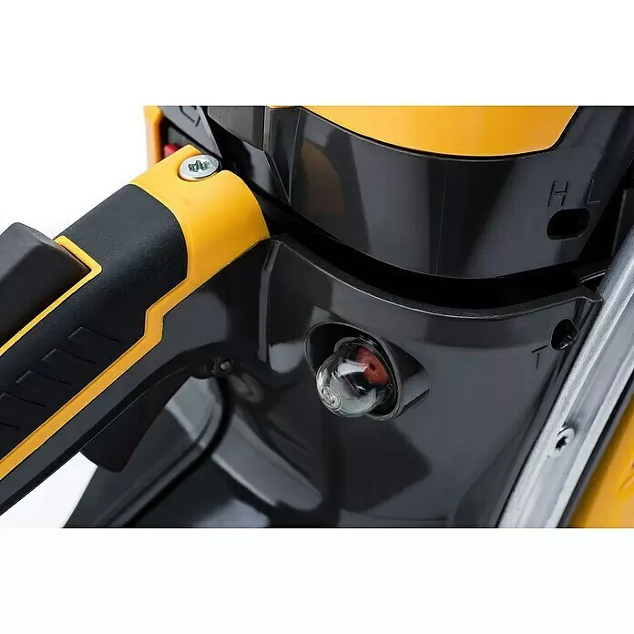 Stiga Benzin-Kettensäge CS 540 - 1,6 kW, 38,5 cm³, Schwertlänge: 35 cm - Nahaufnahme eines schwarz-gelben Elektrowerkzeugs mit Primerpumpe, Griff und Einstellmarkierungen.