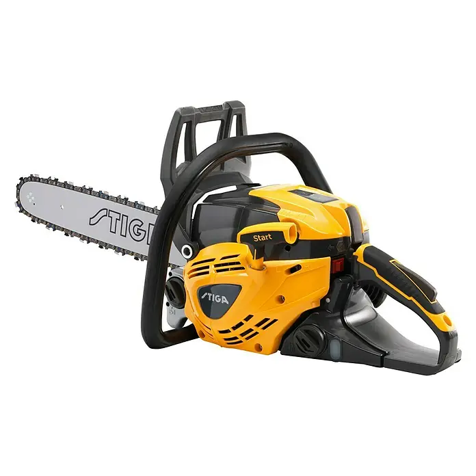 Stiga Benzin-Kettensäge CS 545 - 1,9 kW, 42,4 cm³, Schwertlänge: 40 cm - Eine gelb-schwarze Stiga Kettensäge, ideal für Gartenarbeiten. Robust und leistungsstark für effizientes Sägen im Freien.