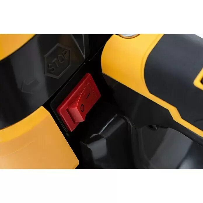 Stiga Benzin-Kettensäge CS 545 - 1,9 kW, 42,4 cm³, Schwertlänge: 40 cm - Nahaufnahme eines roten Ein/Aus-Schalters mit '0' und 'I' Symbolen an einem schwarz-gelben Elektrowerkzeuggehäuse neben einem 'STOP'-Etikett.