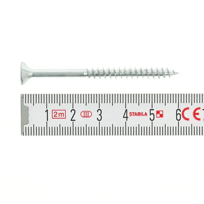 Profi Depot Spanplattenschraube VZ - Ø x L: 4,5 x 60 mm, 200 Stk., Verzinkt - Ein einzelner Senkkopf-Holzschraube liegt neben einem Zollstock, der die Länge der Schraube anzeigt.