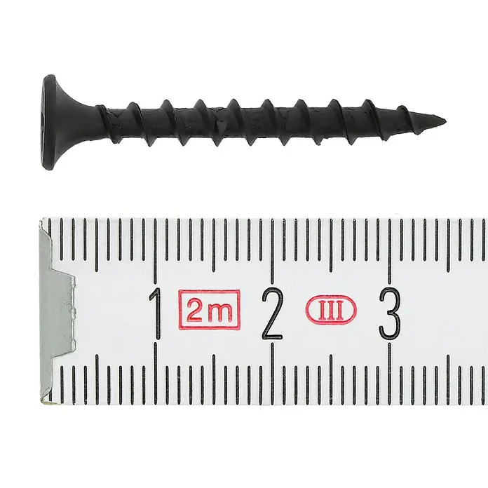 Profi Depot Schnellbauschraube - Durchmesser: 3,9 mm, Länge: 35 mm, Senkkopf, Grobgewinde, 1.000 Stk. - Schwarze Trockenbauschraube mit danebenliegendem Messlineal zur Größenbestimmung.