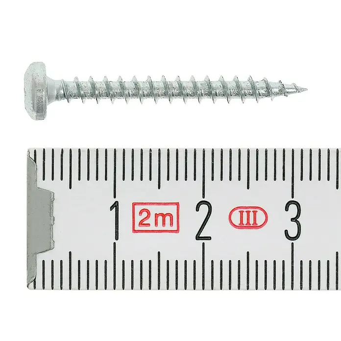 Profi Depot Spanplattenschraube VZ - 3,5 x 30 mm, 200 Stk., Verzinkt, TX für TORX-Antriebe - Eine Nahaufnahme einer silbernen Holzschraube neben einem Zollstock zur Messung der Länge. Die Schraube misst etwa 2,8 cm.