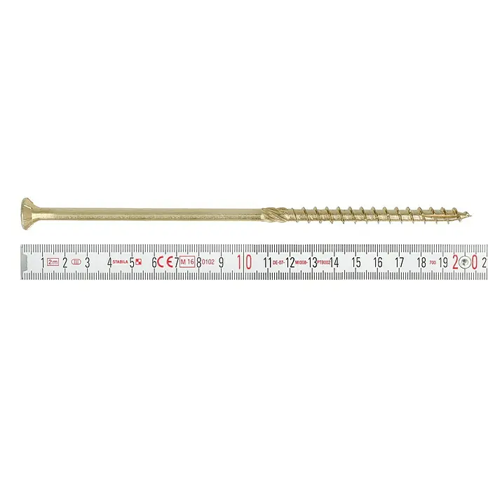 Profi Depot Tornillo para madera TX - Cabezal avellanado, TX para accionamientos TORX, 50 ud., Ø x L: 8 x 200 mm - Primer plano de un tornillo de madera dorado que se mide con una cinta métrica.