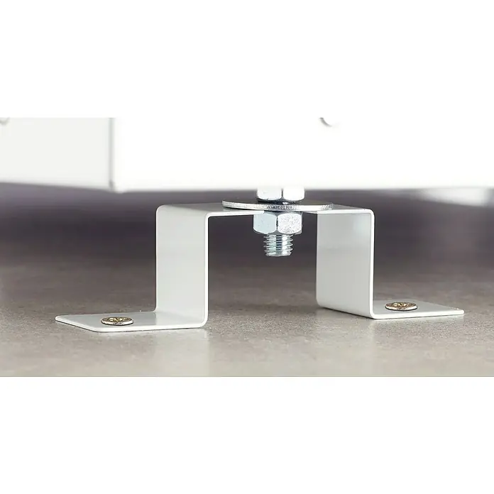 Admiral Infrarot-Glasheizkörper - 700 x 550 mm, 500 W, Schwarz - Nahaufnahme einer weißen, U-förmigen Halterung mit einer Schraube und einer Mutter, die sie an einer weißen Oberfläche befestigt.