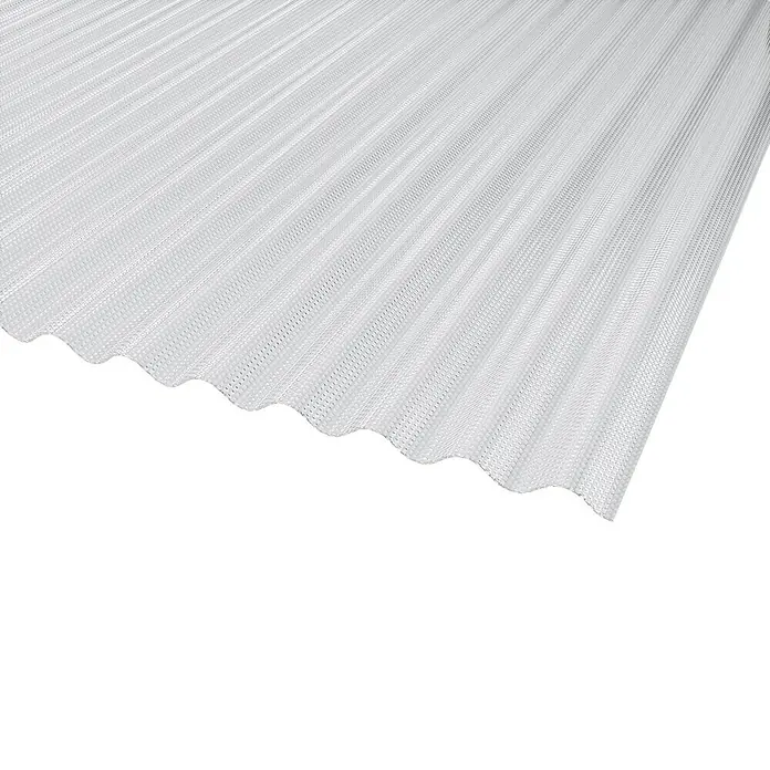 PLEXIGLAS® Wellplatte proTerra - 2.500 x 1.045 x 2,8 mm, Acrylglas (PMMA), Transparent, Wabe, 76/18 mm - Nahaufnahme einer durchscheinenden, gewellten Kunststoffplatte, ideal für Dächer oder Verkleidungen. Texturierte Oberfläche für Lichtstreuung.