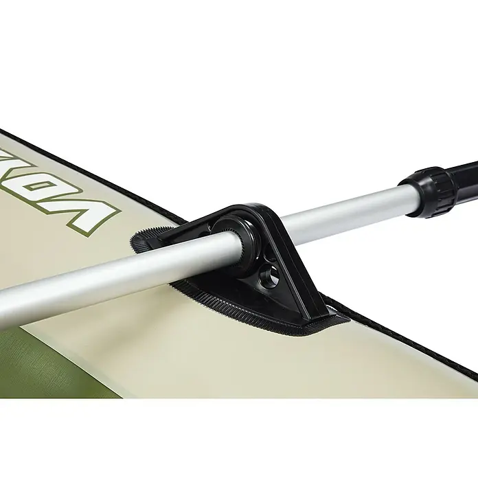 Bestway Hydro Force Lancha neumática Voyager 300 - L x An x Al: 2,43 m x 1,03 m x 31 cm, Capacidad de carga: 170 kg, Verde - Primer plano de un soporte para remo de SUP, que ofrece una solución de almacenamiento segura y cómoda.