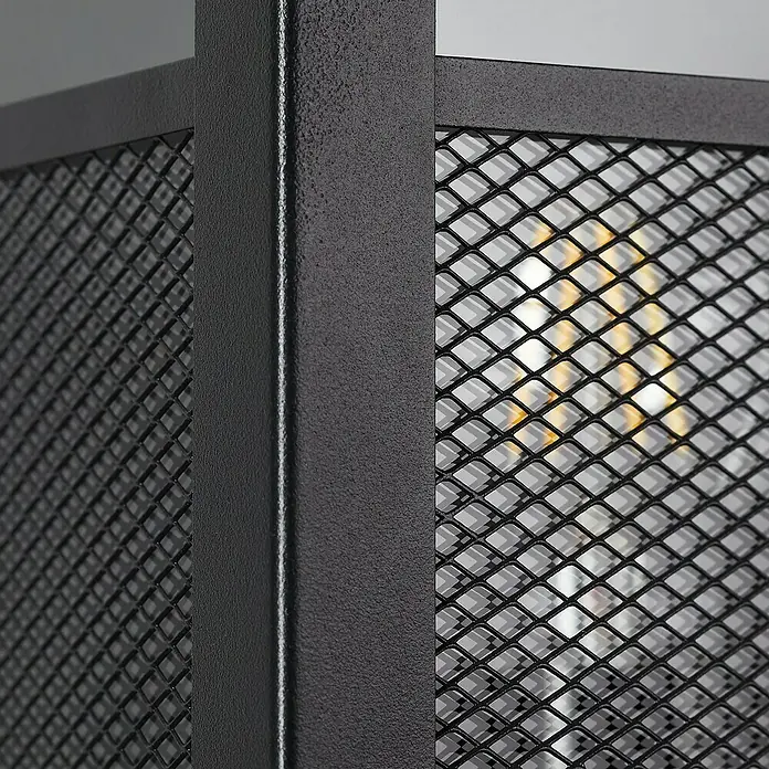 Brilliant Getta Außenwandleuchte - 20 W, 10 x 17 x 26 cm, Schwarz, IP44 - Nahaufnahme eines schwarzen Metallschranks mit Gitterstruktur, der einen industriellen und robusten Stil zeigt.