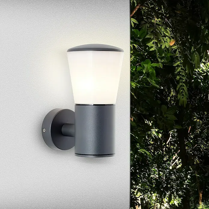 Brilliant Außenwandleuchte Cliffi - 28 W, 16 x 10,5 x 20 cm, Anthrazit, IP44 - Wandleuchte für den Außenbereich. Moderne graue Wandleuchte mit zylindrischem Lampenschirm, ideal für Garten oder Terrasse.