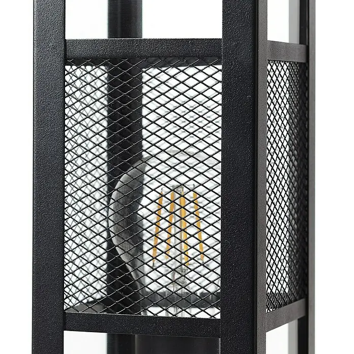 Brilliant Getta Außensockelleuchte - 40 W, Farbe Gehäuse: Schwarz, 10 x 10 x 50 cm, Ohne Leuchtmittel - Nahaufnahme einer schwarzen Metall-Käfiglampe mit einer Edison-Glühbirne, die ein warmes, industrielles Ambiente schafft.